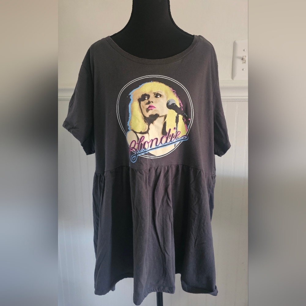 ❤️‍🔥LEAVING SOON Torrid Blondie Graphic Paralell Lines Peplum T-shirt 4X / 4